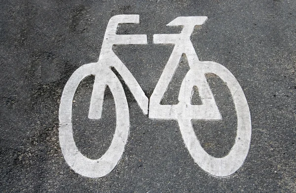 Πινακίδα ποδήλατο ζωγραφισμένα σε άσφαλτο — Φωτογραφία Αρχείου