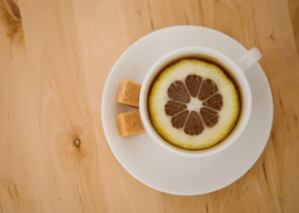 レモンと紅茶のカップ — ストック写真