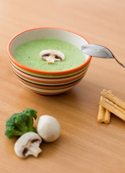 Sopa de creme de brócolis e champignon — Fotografia de Stock