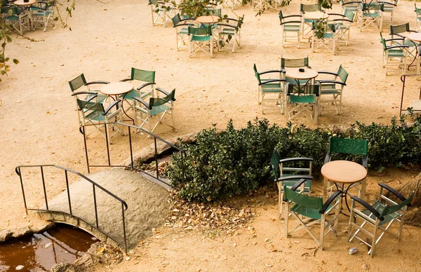 Leeres Straßencafé in Nafplion — Stockfoto