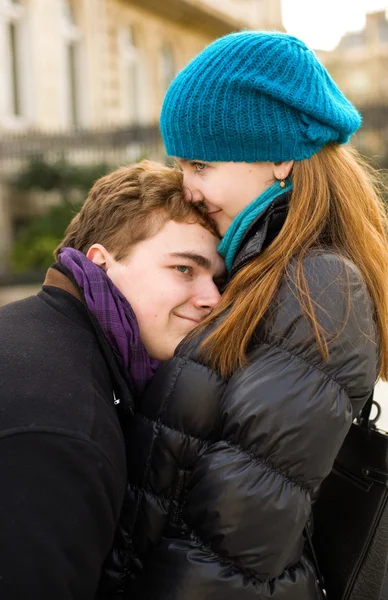 Romantisk kärleksfull par utomhus — Stockfoto