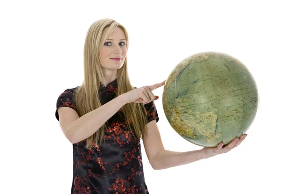 Jovem mulher com globo — Fotografia de Stock
