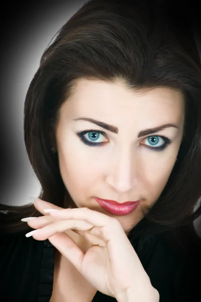 Porträtt av brunett med blått öga — Stockfoto