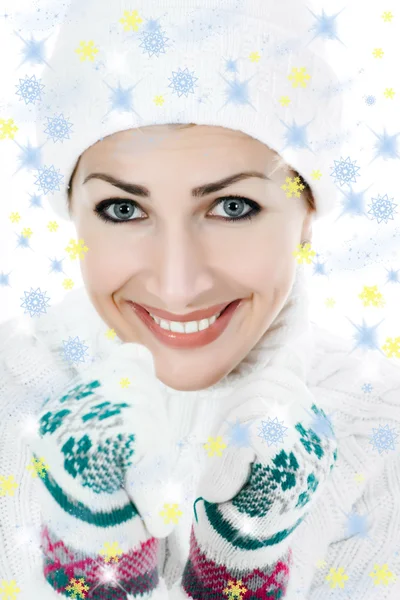 Piękna kobieta w białym swetrze — Zdjęcie stockowe