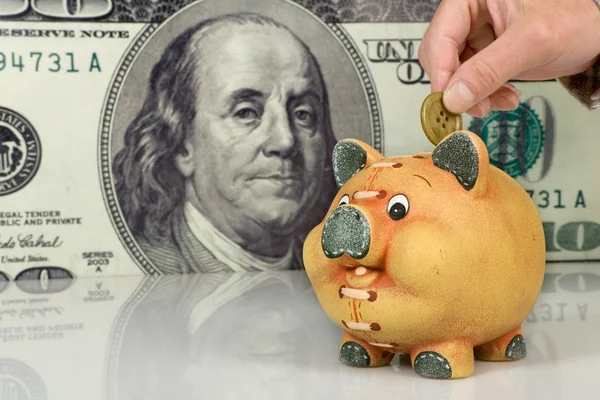 Piggy bank na tle dużych Dolar — Zdjęcie stockowe