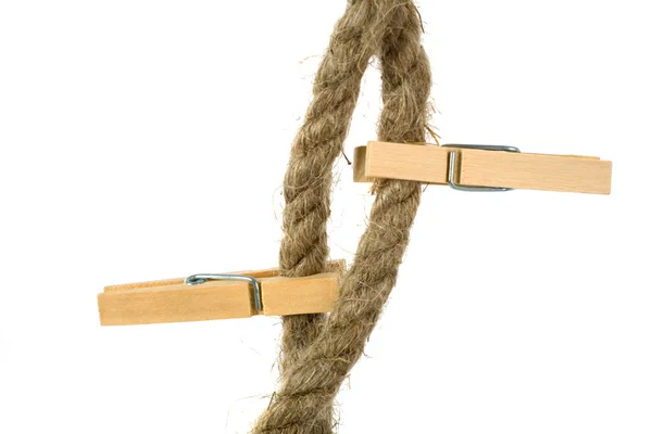 Ruhaszárító csíptető- és a fehér kötél — Stock Fotó