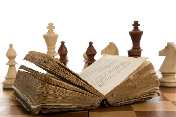 Composition des échecs avec livre — Photo