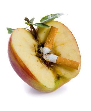 Sigara içinde elma