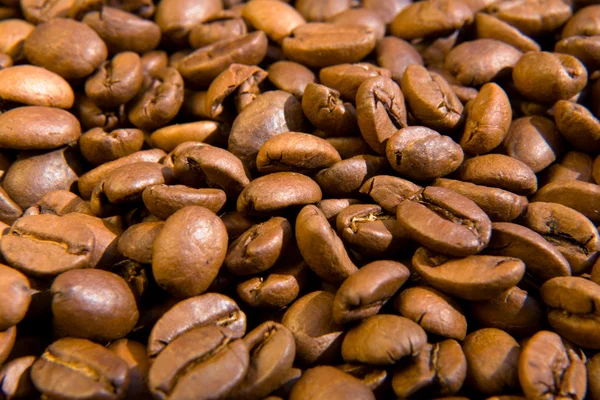 Fried brown coffee beans close up — Stock Photo, Image