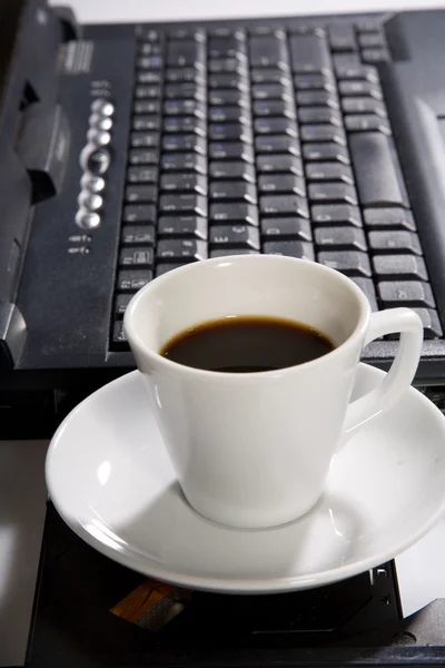 Beker met zwarte koffie — Stockfoto