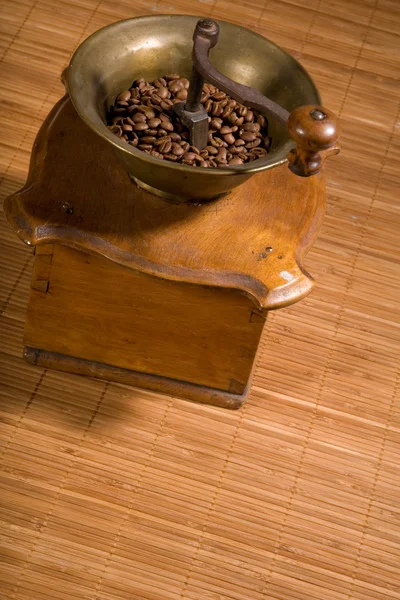 오래 된 커피 분쇄기 — 스톡 사진