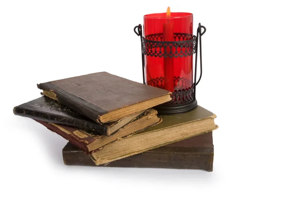 Stará kniha s svíčku na bílém pozadí — Stock fotografie