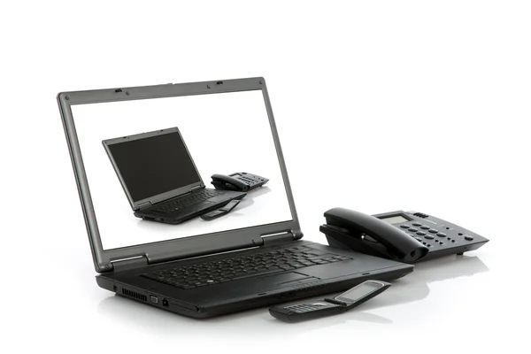 Laptop, mobil és a helyhez kötött telefon — Stock Fotó