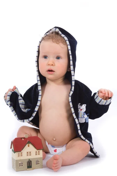 Bebé con modelo de casa —  Fotos de Stock