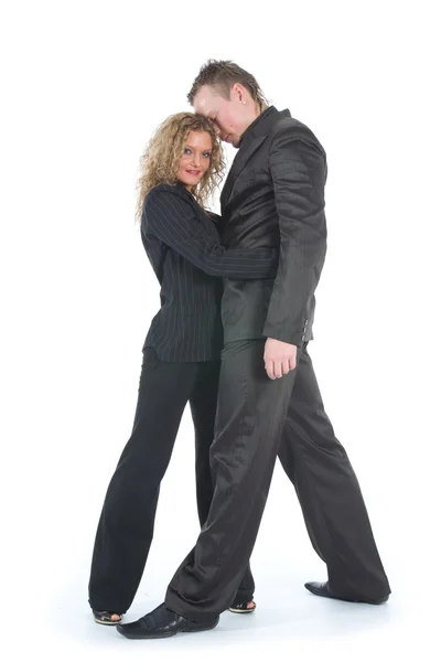 Mladý pár v černých šatech — Stock fotografie
