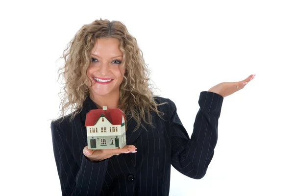 Mujer de negocios anuncia bienes raíces —  Fotos de Stock