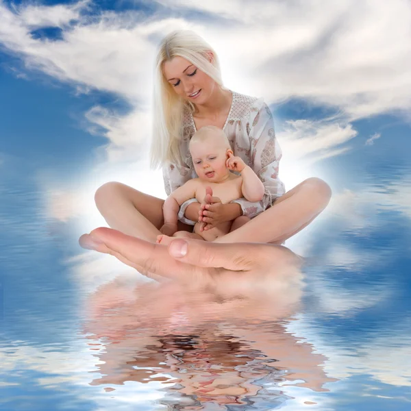 Boldog anya babával — Stock Fotó