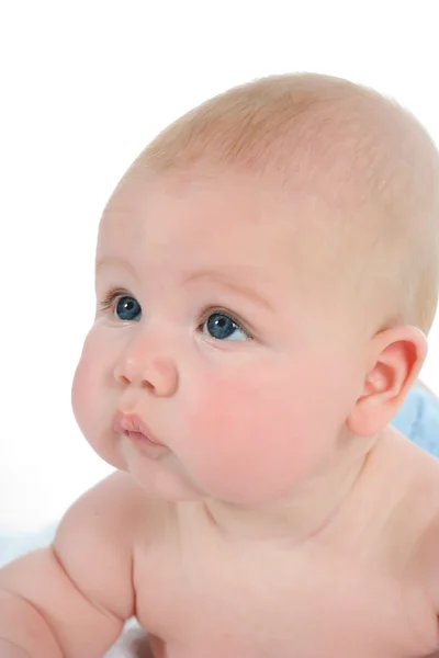 Pequeno bebê em branco — Fotografia de Stock