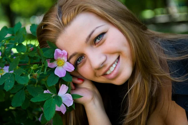Portrait of the beautiful young girl — Stock Photo, Image