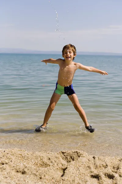 Child jump on the beach — Stock Photo, Image