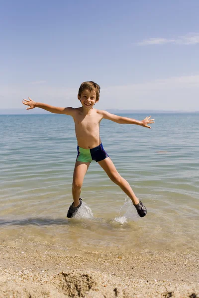 Child jump on the beach — Stock Photo, Image