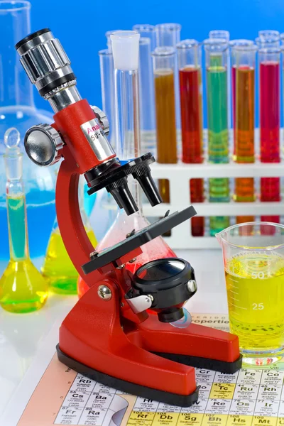 Artículos de laboratorio y microscopio — Foto de Stock
