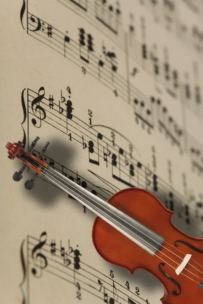 Скрипка і музичні ноти — стокове фото