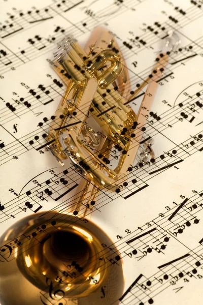 Mezcla de trompetas de notas musicales Imagen de stock