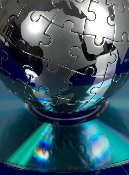 Globus Puzzle mit CD — Stockfoto