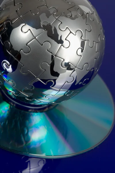 Quebra-cabeça globo com CD — Fotografia de Stock