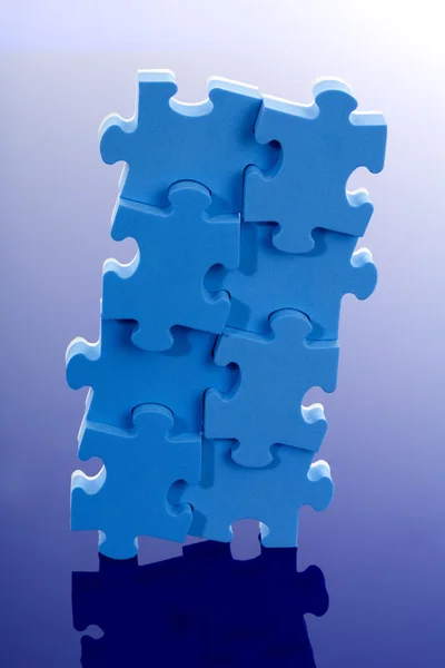 3D puzzle azul no fundo azul . — Fotografia de Stock