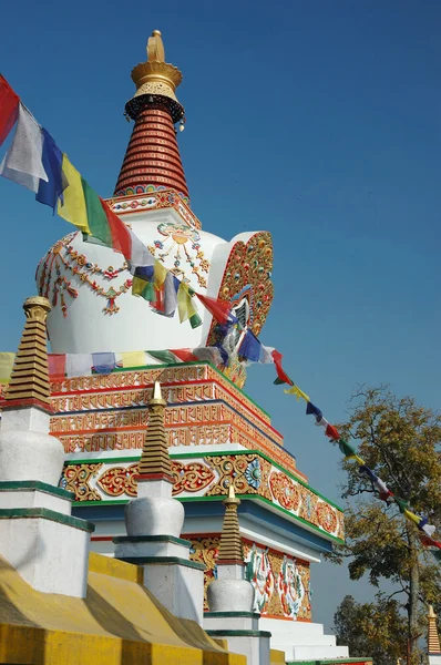 Weinig stoepa in de buurt van swayambhunath stoepa — Stockfoto
