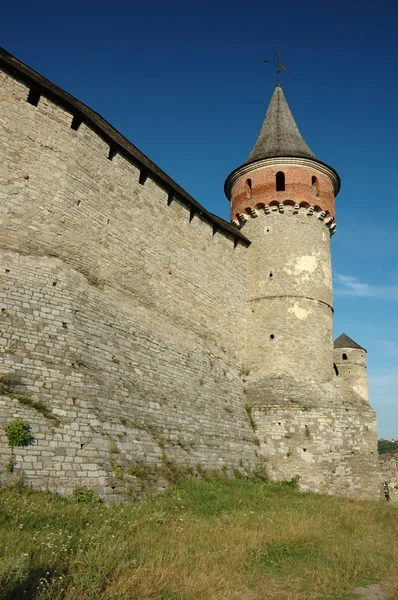 Castelo velho em Kamynec-Podolskiy, Ucrânia — Fotografia de Stock
