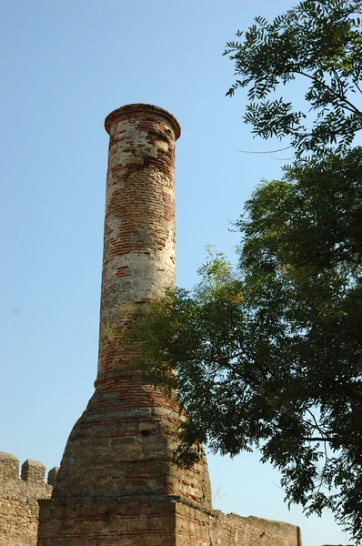 Eski Türk kale içinde Minare — Stok fotoğraf