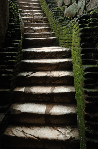 Escaleras a la cárcel medieval — Foto de Stock