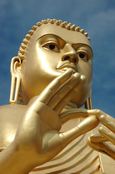 Золотой Будда в Дамбулле, Шри-Ланка — стоковое фото