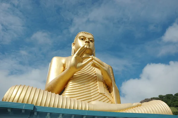 Buda dourado em Dambulla, Sri Lanka — Fotografia de Stock