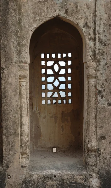 Стародавня фортеця вікно — стокове фото