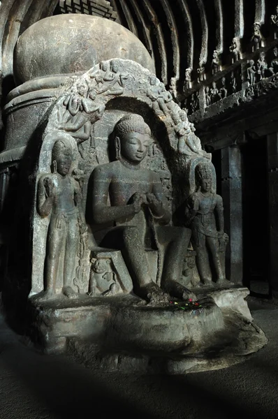 -埃洛拉石窟寺，印度在佛 — 图库照片