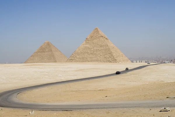 Дорога к пирамидам — стоковое фото