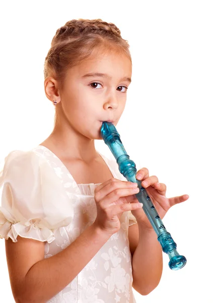 Holčička hraje na flétnu — Stock fotografie
