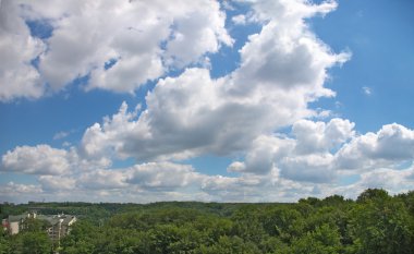 Mavi gökyüzü panoramik fotoğraf