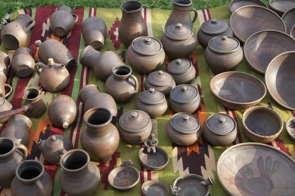 Pots de cuisson traditionnels ukrainiens — Photo