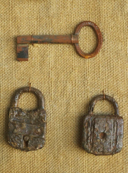 Stary klucz i zamek — Zdjęcie stockowe
