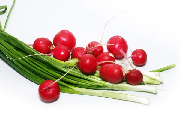 Garden radishes and green spring onions — Stock Photo, Image