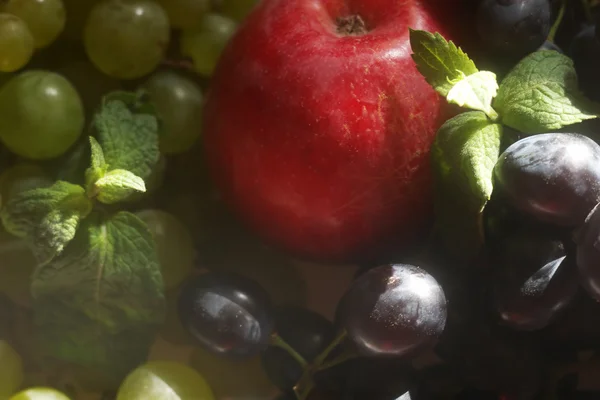 Stock image Green and red grapes and apple