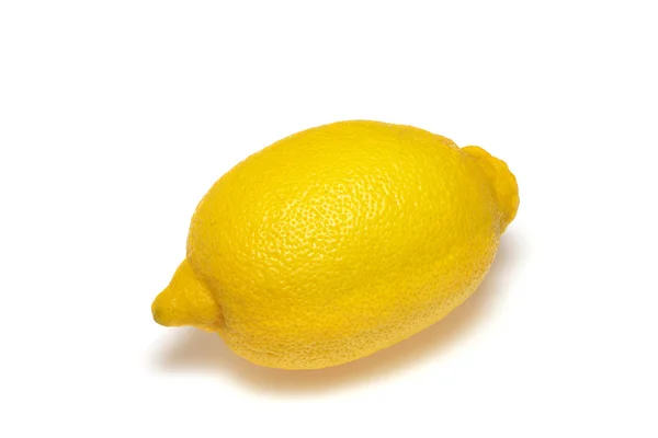 Limone giallo fresco isolato su bac bianco — Foto Stock