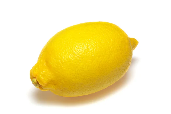 Frische gelbe Zitrone isoliert auf weißem Bac — Stockfoto