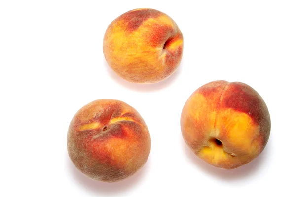 Three tasty juicy peaches Isolated — Stock Photo, Image