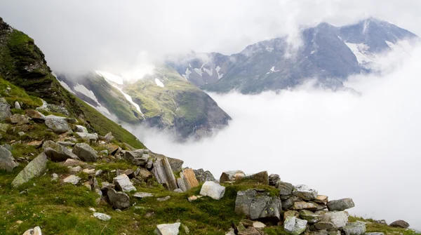 Dağlarda bulut — Stok fotoğraf